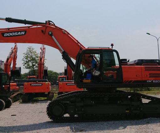Máy xúc Doosan bánh xích DX530LCA