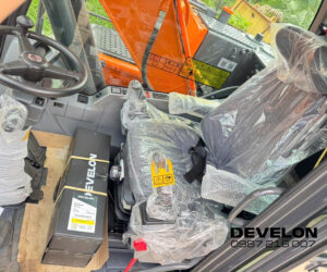 Máy xúc đào bánh lốp Develon DX140WE
