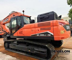 Máy xúc đào bánh xích Develon DX300LC-7M