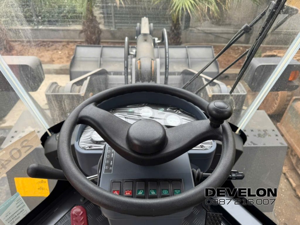 Thiết kế cabin rộng, tầm nhìn 360 độ, ghế ngồi êm ái