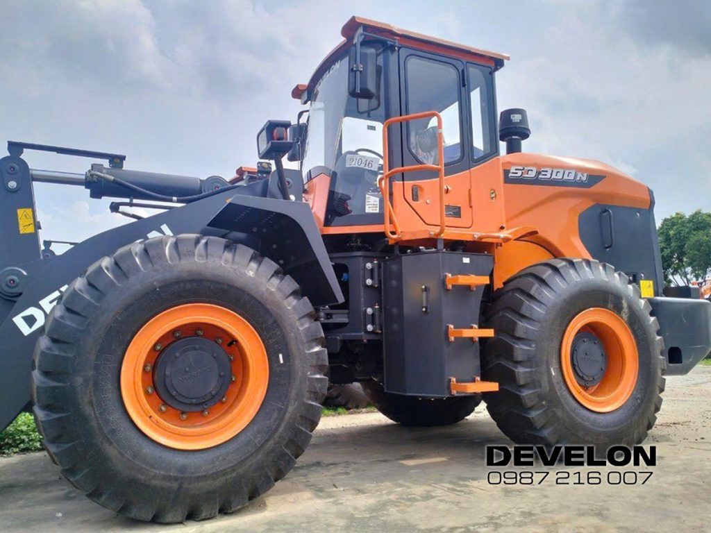 Máy Xúc Lật Bánh Lốp Develon SD300N