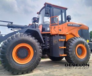 Máy Xúc Lật Bánh Lốp Develon SD300N