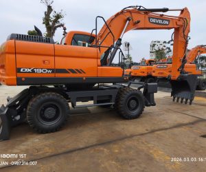 Máy xúc đào bánh lốp Develon DX190W