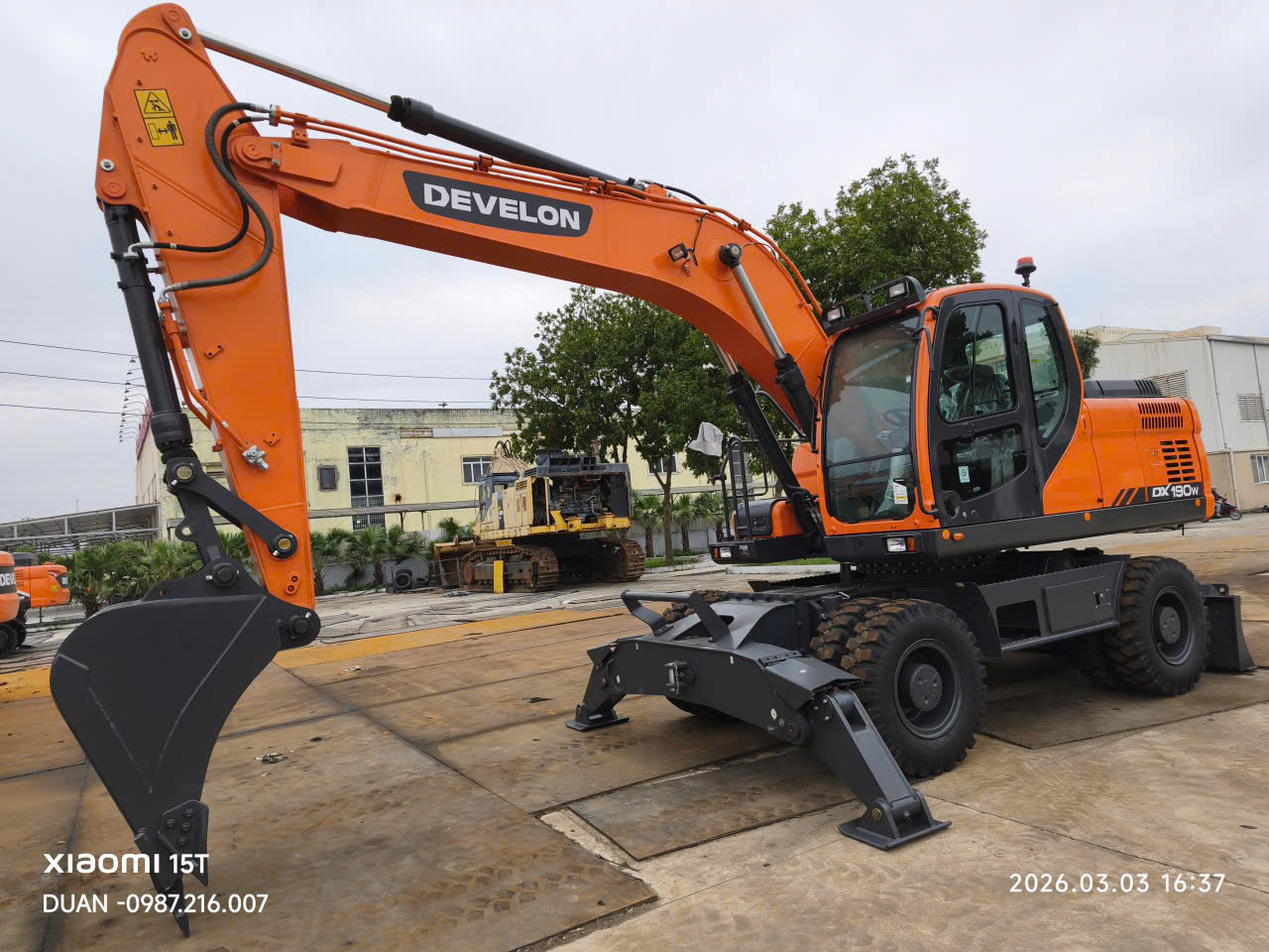 Máy xúc đào bánh lốp Develon DX190W - Ảnh 4