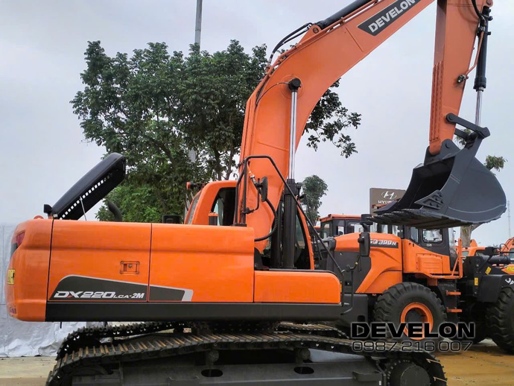 Máy xúc đào bánh xích Develon DX220LCA-2M