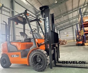 Xe nâng Develon 3 tấn