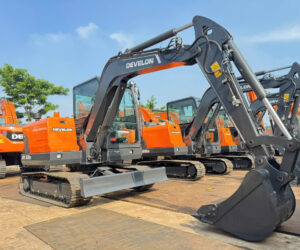 Máy đào bánh xích mini DX60D
