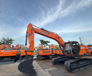 Máy xúc đào bánh xích Develon DX220LCA-2N