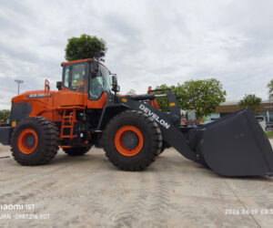 Máy Xúc Lật Bánh Lốp Develon SD320A